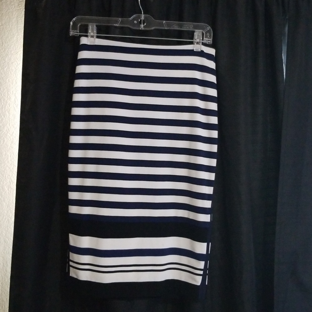 🚫 SOLD🚫WHBM Pencil Skirt